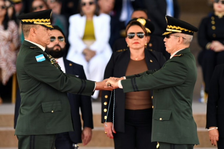 La présidente du Honduras Xiomara Castro assiste à la transmission de l'autorité militaire entre deux généraux à Tegucigalpa, le 18 décembre 2025 ( AFP / Orlando SIERRA )