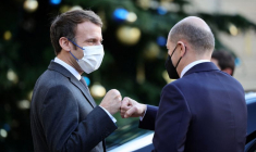 MACRON ET SCHOLZ AFFICHENT LEUR UNITÉ POUR RENDRE L'UE "PLUS FORTE"