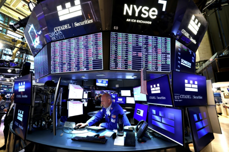 Un opérateur à la Bourse de New York le 4 août 2026 ( AFP / TIMOTHY A. CLARY )