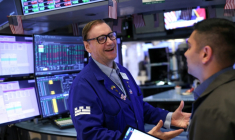 Des opérateurs à la Bourse de New York le 11 août 2025 ( AFP / TIMOTHY A. CLARY )