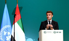 Emmanuel Macron prononce un discours lors de la COP28