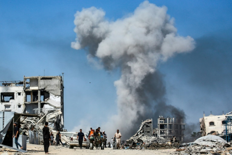 De la fumée s'élève après une frappe israélienne sur Jabaliya, le 25 mai 2025 dans le nord de la bande de Gaza ( AFP / Bashar TALEB )