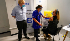 LES BRITANNIQUES VACCINÉS BIENTÔT AUTORISÉS À PARTIR EN VACANCES EN EUROPE?