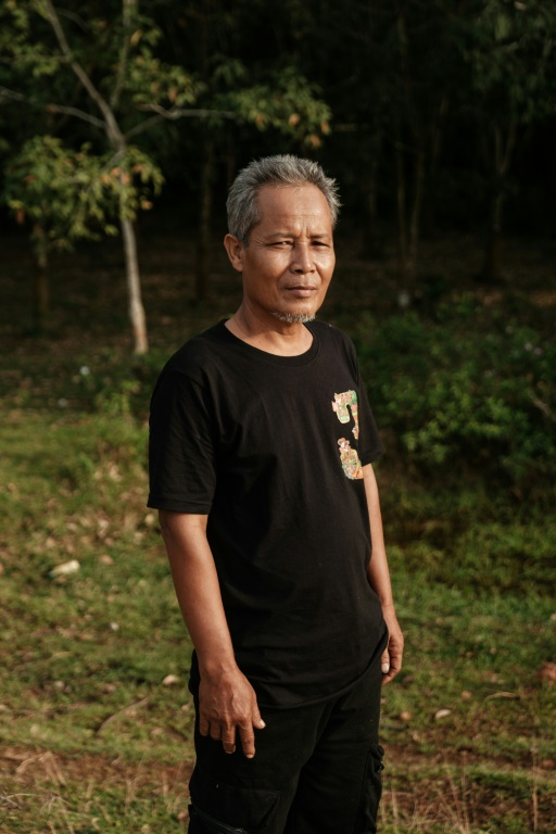 Rohman, un riziculteur de Bangsal et l'un des plaignants poursuivant trois entreprises accusées d'avoir provoqué des incendies de tourbières, le 10 juin 2025 à Bangsal, dans le sud de Sumatra, en Indonésie ( AFP / Yasuyoshi CHIBA )