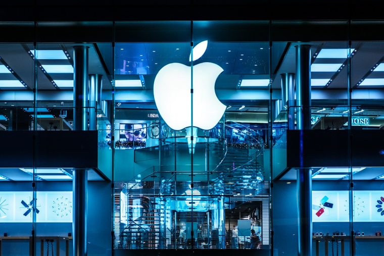 Apple est de loin la plus grande entreprise mondiale avec sa capitalisation boursière de 2.900 Mds USD soit plus que le PNB de la France ! (crédit : Adobe Stock)