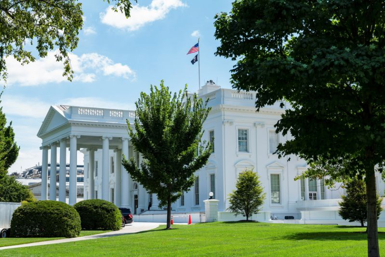 L'extérieur de la Maison Blanche est vu depuis la pelouse nord à Washington