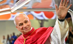 Le pape Léon XIV arrive au Stade de France dans sa papamobile le 25 septembre 2026 à Saint-Denis, près de Paris ( AFP / LOU BENOIST )