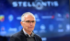 Le directeur général de Stellantis, Carlos Tavares, lors d'une conférence de presse