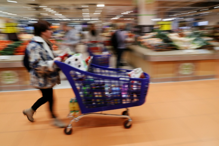 Glace Intermarché, skyr Carrefour, cake marbré Biocoop... Grande distribution et enseignes spécialisées peaufinent leurs marques propres ( AFP / THOMAS SAMSON )