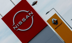 Les logos des constructeurs automobiles Renault et Nissan