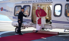 Le pape Léon XIV à son arrivée en hélicoptère à la principauté de Monaco, le 28 mars 2026  ( POOL / Gregorio Borgia )