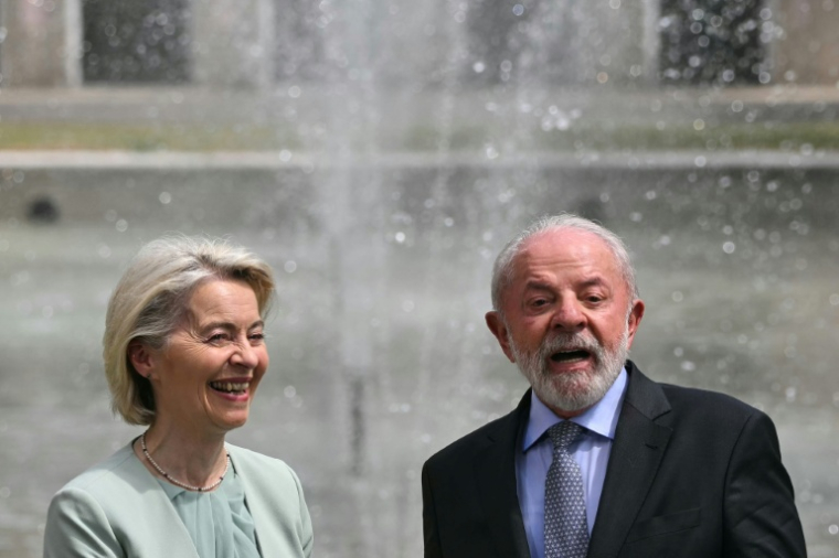 La présidente de la Commission européenne Ursula von der Leyen et le président brésilien Luiz Inacio Lula da Silva à Rio de Janeiro, au Brésil le 16 janvier 2026 ( AFP / Mauro PIMENTEL )