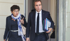 La ministre française de la Transition écologique Monique Barbut (g) et le Premier ministre français Sébastien Lecornu sur le perron du palais de l'Élysée à Paris, le 10 septembre 2026 ( AFP / Ludovic MARIN )