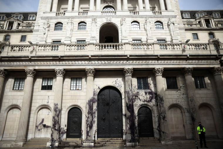 LA BANQUE D'ANGLETERRE LAISSE SA POLITIQUE INCHANGÉE