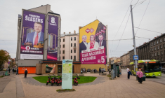Des panneaux électoraux le 30 septembre 2026 à Riga, en Lettonie ( AFP / Gints Ivuskans )