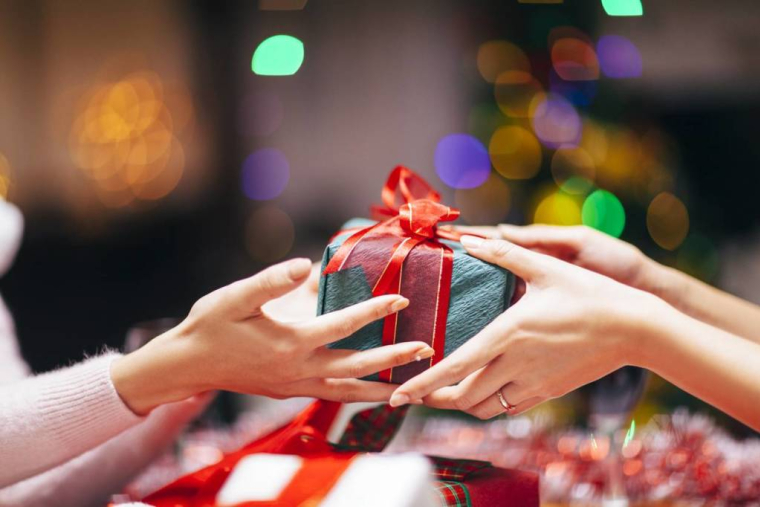 Noël : comment offrir des cadeaux sans se ruiner ? / iStock.com - recep-bg