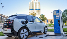 BMW repeint ses voitures en vert (Crédits photo : Shutterstock)