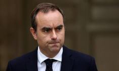 Sébastien Lecornu s'exprime à l'Hôtel Matignon après avoir démissionné de ses fonctions de Premier ministre , le 6 octobre 2025 à Paris ( POOL / Stephane Mahe )