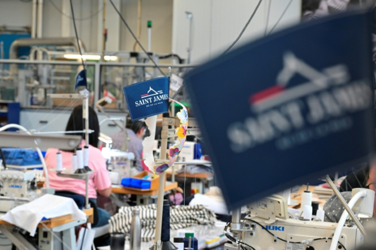 Dans cette période agitée, Manuela Horeau, directrice commerciale grand export des Tricots Saint-James, évoque, elle, la "question du timing" dans un secteur textile où l'on travaille six mois en avance sur la saison ( AFP / Damien MEYER )