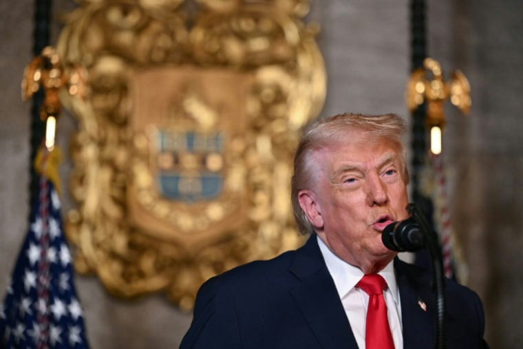 Le président américain Donald Trump dans sa résidence de Mar-a-Lago, à Palm Beach, le 22 décembre 2025 en Floride ( AFP / ANDREW CABALLERO-REYNOLDS )
