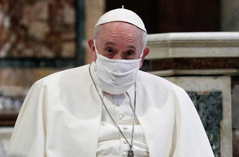 LE PAPE FRANÇOIS PORTE UN MASQUE POUR LA PREMIÈRE FOIS LORS D'UNE APPARITION PUBLIQUE