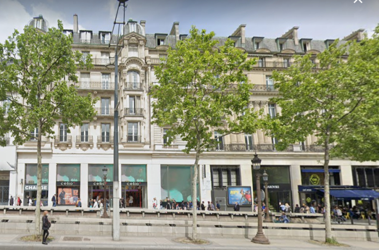 L'immeuble est situé sur le côté le plus ensoleillé de l'avenue des Champs-Elysées. (Capture d'écran Google Street View)