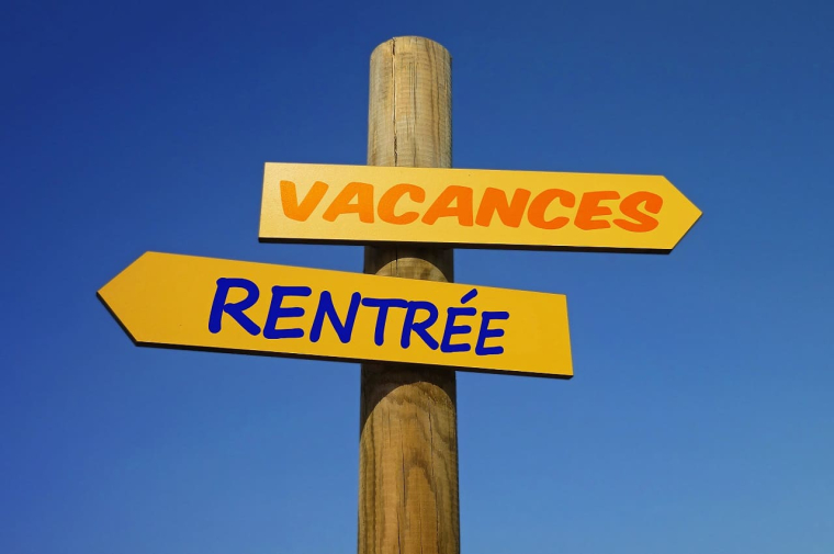 (Crédits photo : Adobe Stock - Préparation de la rentrée 2023 avant le départ en vacances)