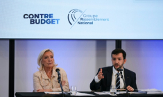 La présidente du groupe parlementaire du Rassemblement national, Marine Le Pen et le député du Rassemblement national, Jean-Philippe Tanguy, lors d'une conférence de presse pour présenter le contre-budget du RN pour le Plan de loi de finances 2025, le 23 octobre 2025 à Paris ( AFP / Dimitar DILKOFF )