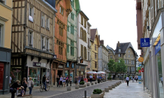 A seulement 1h15 de Paris en train et 2h en voiture, Troyes voit l’installation de plus en plus de franciliens désireux d’avoir un meilleur confort de vie. (openroads.com)