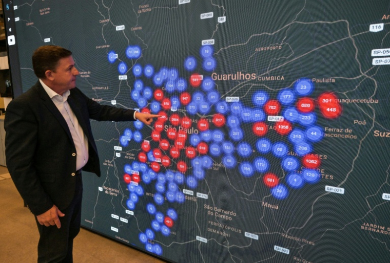 Orlando Morando, secrétaire à la sécurité urbaine de Sao Paulo, au centre de vidéosurveillance Smart Sampa, le 25 février 2026à Sao Paulo, au Brésil ( AFP / Nelson ALMEIDA )