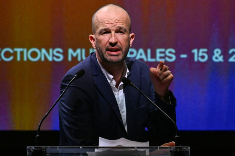 Le coordinateur de la France insoumise, Manuel Bompard, lors du premier meeting électoral de LFI pour les municipales de 2026, le 6 décembre 2025 à Marseille ( AFP / Miguel MEDINA )