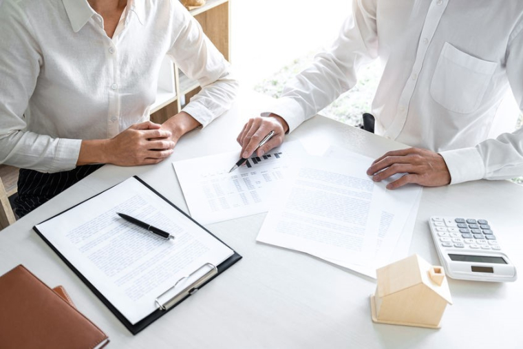 Après la disparition d’un proche, le notaire évalue la valeur du patrimoine du défunt.  (Crédit photo: 123RF)