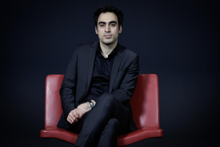 Amir Reza-Tofighi lors d'une séance photo à Paris le 15 janvier 2025. Il a été élu le 21 janvier 2025 président de la Confédération des Petites et Moyennes Entreprises (CPME). ( AFP / STEPHANE DE SAKUTIN )