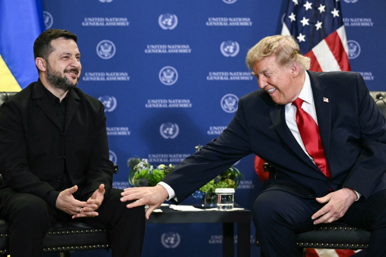 Volodymyr Zelensky et Donald Trump à New York, aux États-Unis, le 22 septembre 2026. ( AFP / BRENDAN SMIALOWSKI )
