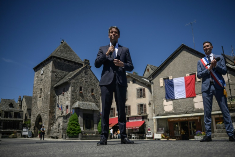 Gabriel Attal à Mur-de-Barrez, dans l'Aveyron, le 22 mai 2026 ( AFP / Ed JONES )