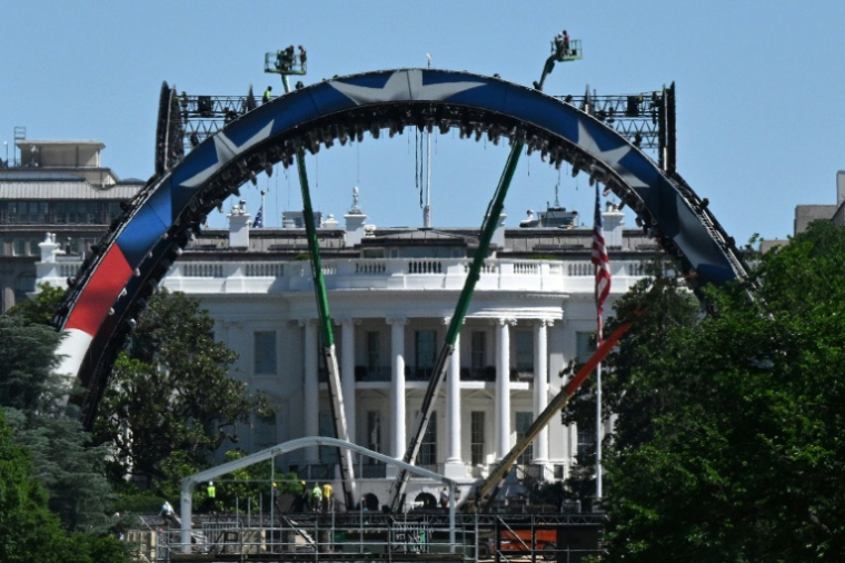 Le chantier d'installation de l'arène de MMA devant la Maison Blanche, le 29 mai à Washington ( AFP / Anne Lebreton )