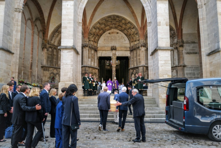 Obsèques de François Patriat le 25 août 2026, à Semur-en-Auxois (Côte d'Or) ( AFP / OLIVIER CHASSIGNOLE )
