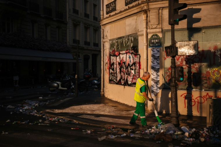 Au lendemain d'une Fête de la musique marquée par des températures exceptionnelles, à Paris, le 22 juin 2026 ( AFP / DIMITAR DILKOFF )