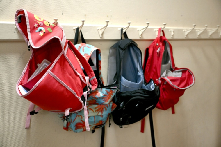 Trois hommes, dont deux animateurs, ont été interpellés pour des faits d'agressions sexuelles commis sur 12 enfants, âgés de 3 à 9 ans, dans trois écoles parisiennes. ( AFP / Bertrand GUAY )