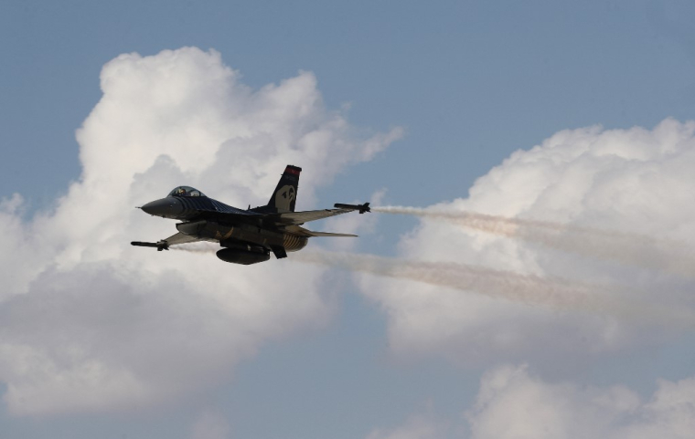 Un F-16 en vol de démonstration en Turquie, en 2020 (illustration) ( AFP / ADEM ALTAN )
