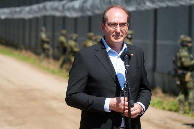 PHOTO DE FICHIER : Le ministre allemand de l'Intérieur, M. Dobrindt, visite la frontière entre la Pologne et la Biélorussie