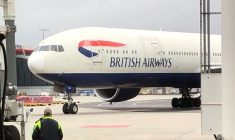 L'avion de British Airways transportant William, prince de Galles, et Catherine, princesse de Galles, arrive à l'aéroport Logan