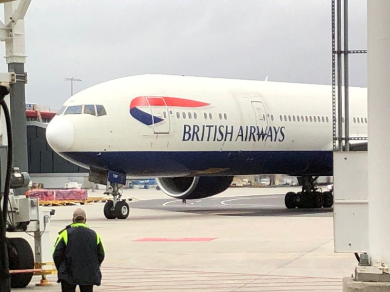 L'avion de British Airways transportant William, prince de Galles, et Catherine, princesse de Galles, arrive à l'aéroport Logan