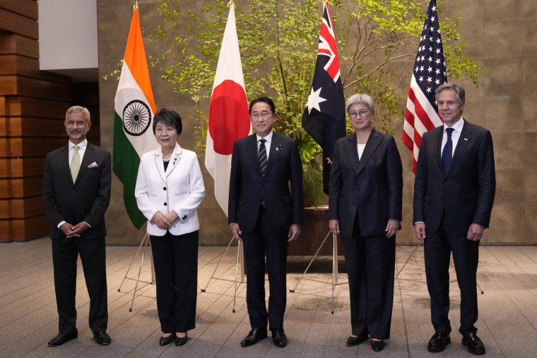Les chefs de la diplomatie de l'Inde (Subrahmanyam Jaishankar), du Japon (Yoko Kamikawa), de l'Australie (Penny Wong) et des Etats-Unis (Antony Blinken), réunis à Tokyo aux côtés du Premier ministre japonais Fumio Kishida ce lundi 29 juillet. ( POOL / SHUJI KAJIYAMA )