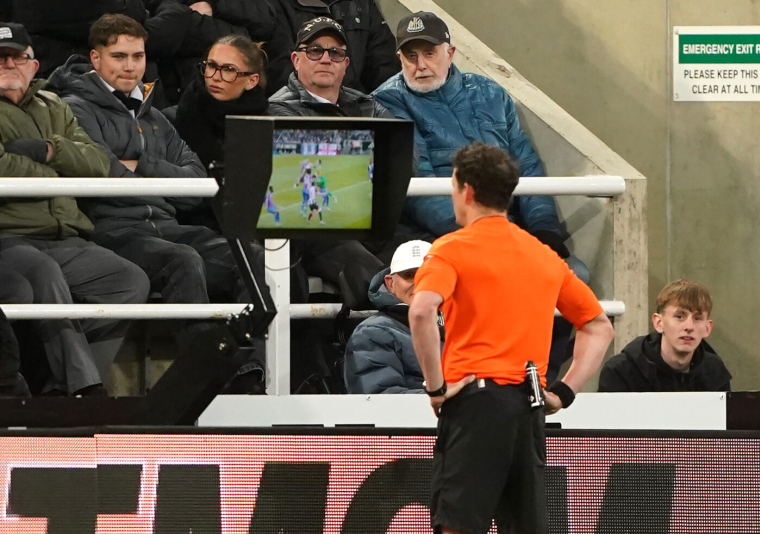 Le carton vert utilisé pour la première fois de l'histoire au Mondial U20