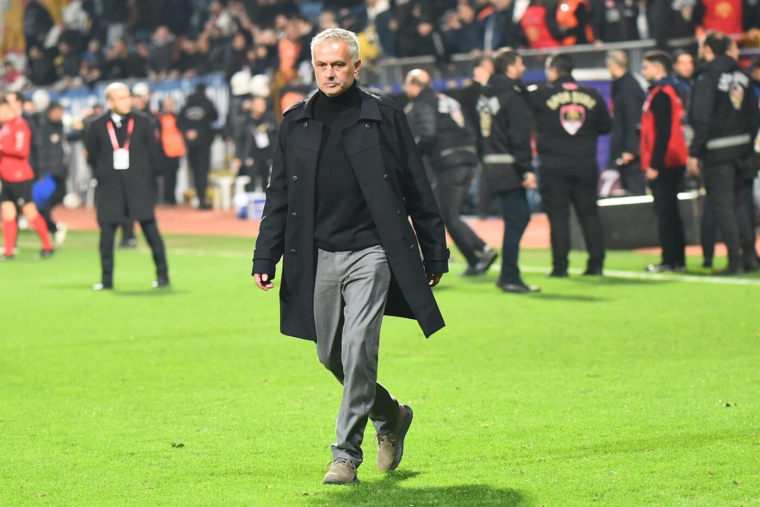 José Mourinho (Fenerbahçe) se lance dans le vin