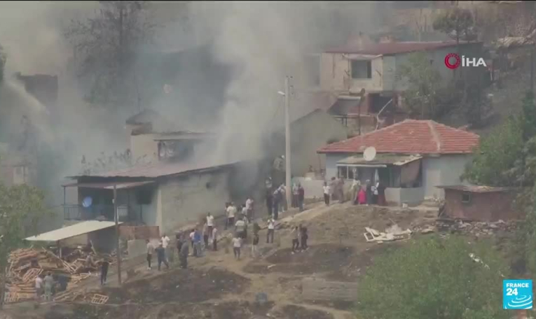 Turquie : de nouveaux feux de forêts autour d’Izmir, partiellement sous contrôle
