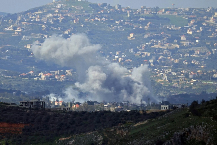 De la fumée s'élève après une frappe israélienne à Yohmor, dans le sud du Liban, le 11 avril 2026 ( AFP / - )