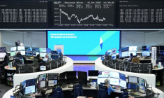 Le graphique de l'indice allemand DAX est photographié à la bourse de Francfort