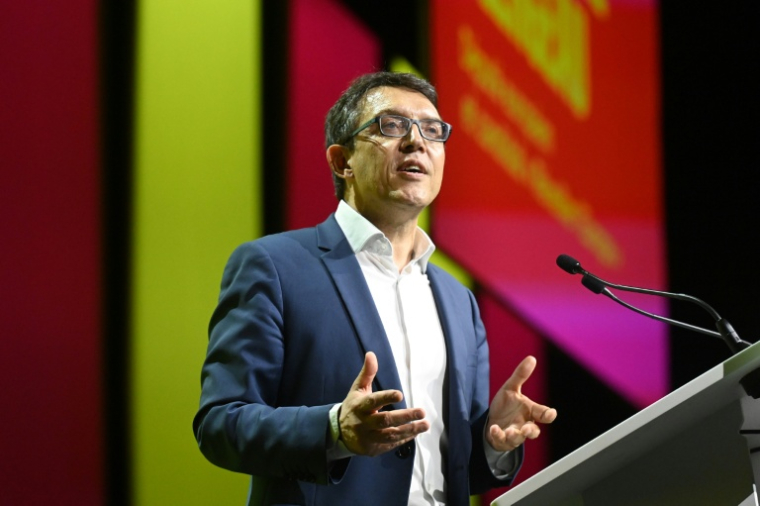 Christophe Clergeau, député européen du Parti socialiste (PS), prend la parole lors d'un meeting électoral à Saint-Herblain, dans l'Ouest de la France, le 13 avril 2024 ( AFP / Sebastien SALOM-GOMIS )